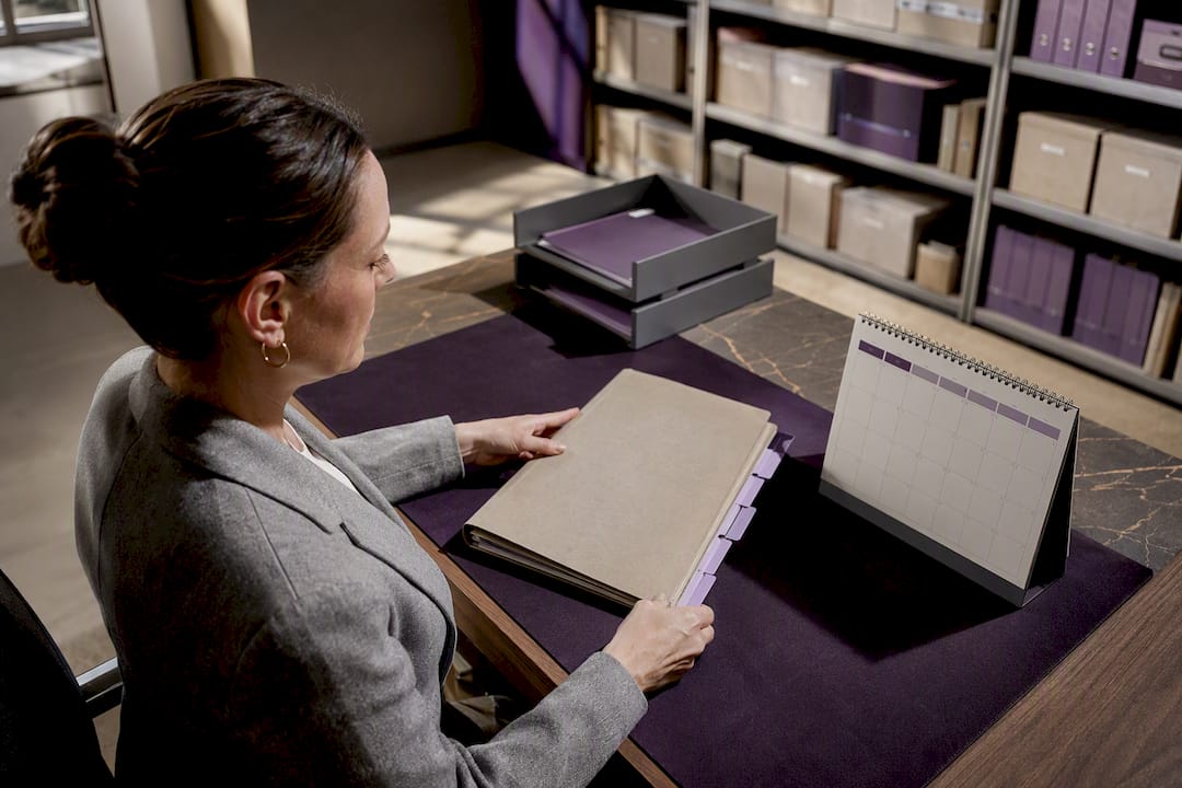 Contract records beside a 60-day deadline calendar